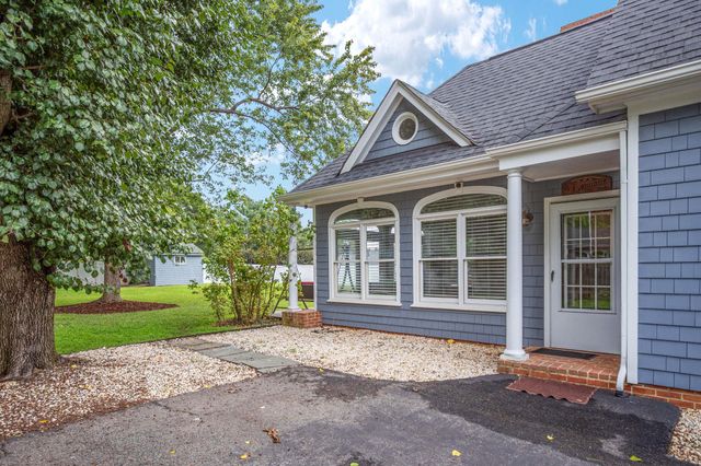 15 FOX RUN LN, Fredericksburg, VA 22405