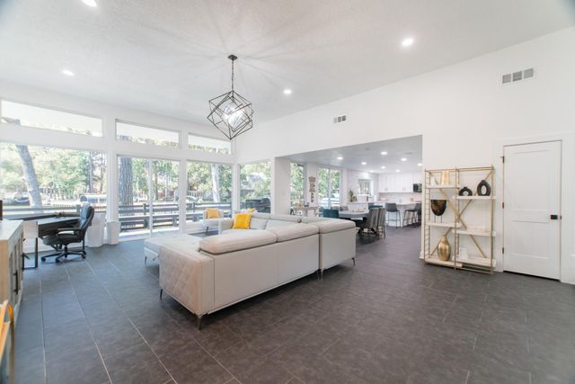 3103 Hemingway Drive, Montgomery, TX 77356