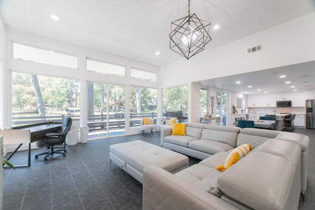 3103 Hemingway Drive, Montgomery, TX 77356