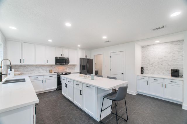 3103 Hemingway Drive, Montgomery, TX 77356