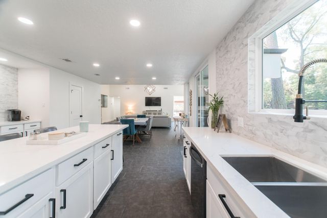 3103 Hemingway Drive, Montgomery, TX 77356