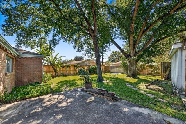5223 Wigton Drive, Houston, TX 77096