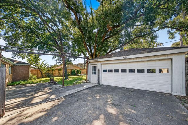 5223 Wigton Drive, Houston, TX 77096