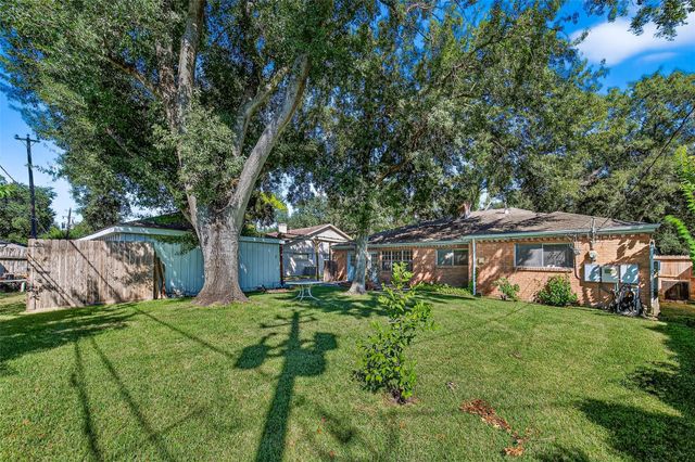 5223 Wigton Drive, Houston, TX 77096