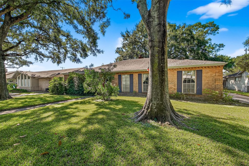 5223 Wigton Drive, Houston, TX 77096