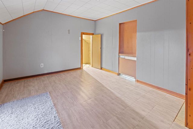 300 4TH AVENUE, Menominee, MI 49858