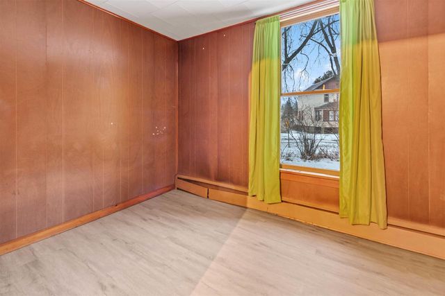 300 4TH AVENUE, Menominee, MI 49858