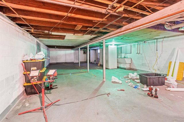 300 4TH AVENUE, Menominee, MI 49858