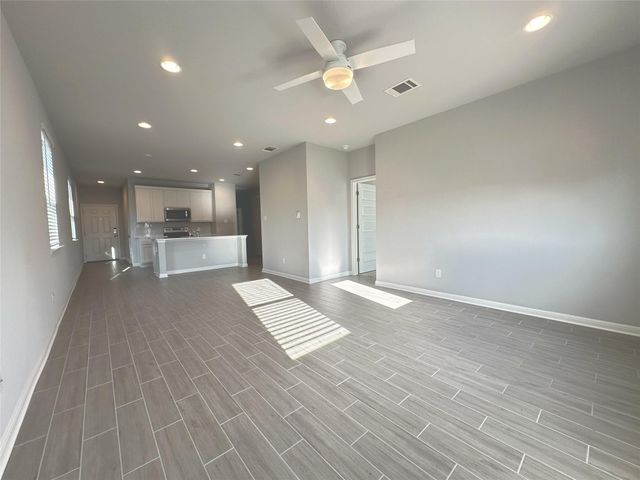 243 Kellys Heroes WAY, Jarrell, TX 76537
