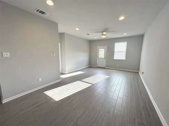 243 Kellys Heroes WAY, Jarrell, TX 76537