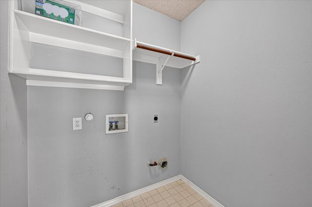 1424 Mayflower Lane, Lewisville, TX 75077