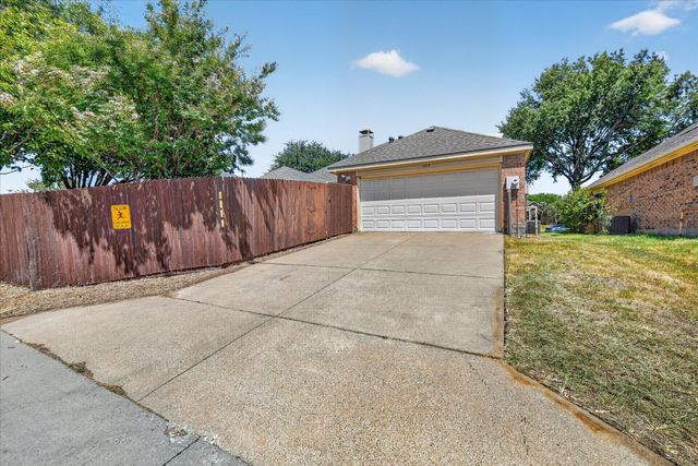 1424 Mayflower Lane, Lewisville, TX 75077