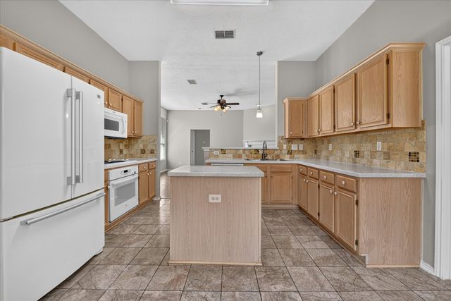 1424 Mayflower Lane, Lewisville, TX 75077
