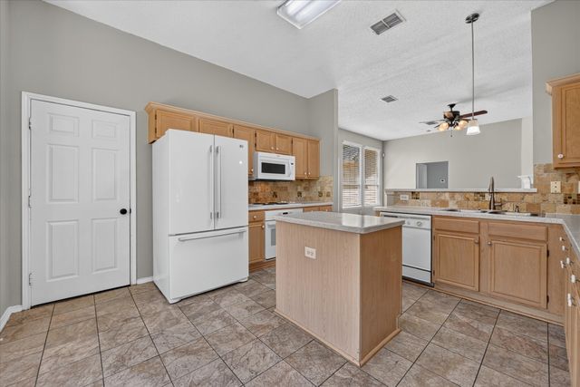 1424 Mayflower Lane, Lewisville, TX 75077