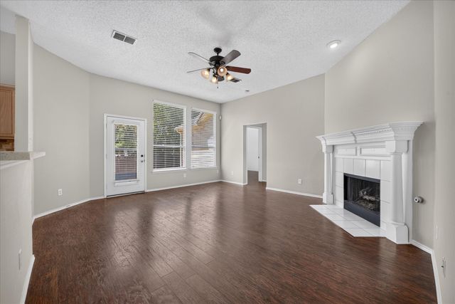 1424 Mayflower Lane, Lewisville, TX 75077