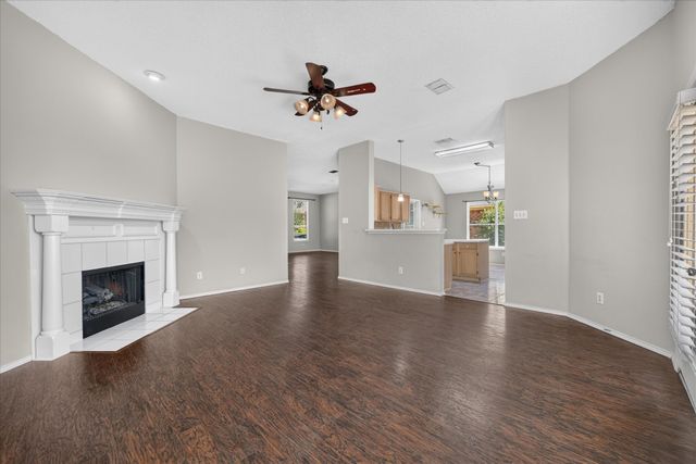 1424 Mayflower Lane, Lewisville, TX 75077