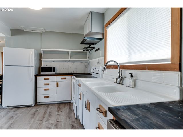 111 HOLEMAN Ave, Eugene, OR 97404