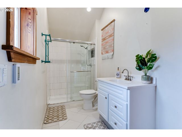 111 HOLEMAN Ave, Eugene, OR 97404