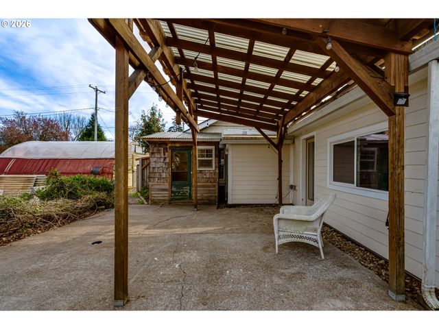 111 HOLEMAN Ave, Eugene, OR 97404