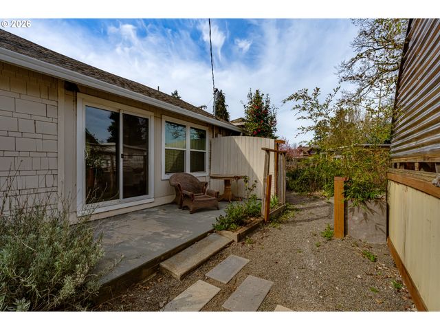 111 HOLEMAN Ave, Eugene, OR 97404