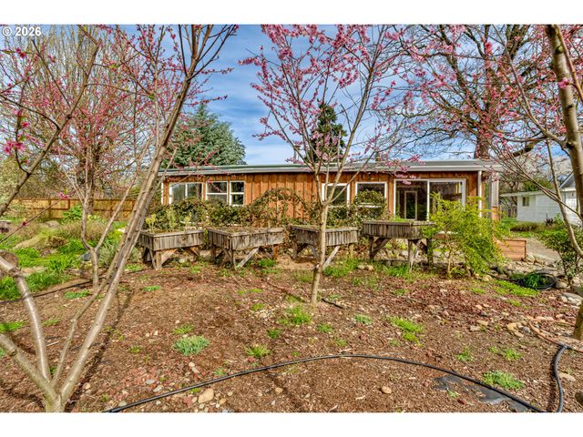 111 HOLEMAN Ave, Eugene, OR 97404