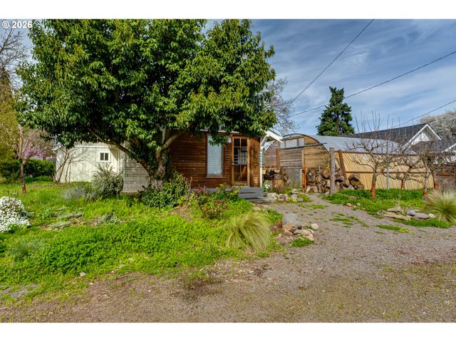 111 HOLEMAN Ave, Eugene, OR 97404