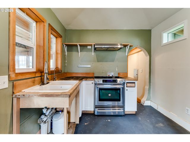 111 HOLEMAN Ave, Eugene, OR 97404