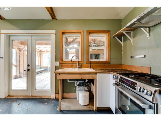 111 HOLEMAN Ave, Eugene, OR 97404