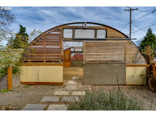 111 HOLEMAN Ave, Eugene, OR 97404