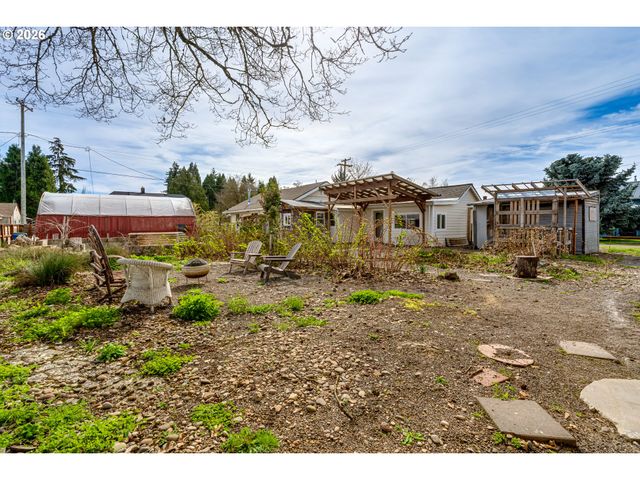 111 HOLEMAN Ave, Eugene, OR 97404