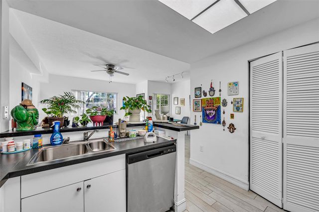 2015 SE 10th Ave 101, Fort Lauderdale, FL 33316