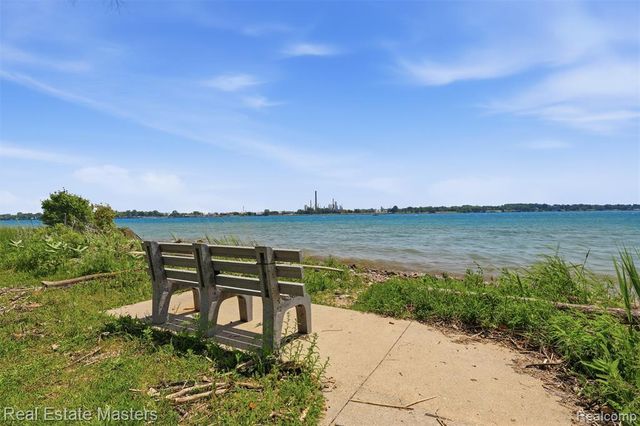 1700 River Road 8, Marysville, MI 48040