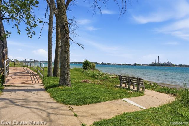 1700 River Road 8, Marysville, MI 48040