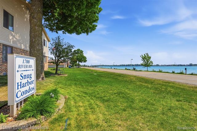 1700 River Road 8, Marysville, MI 48040