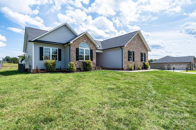 207 S 5th Avenue, Maiden, NC 28650