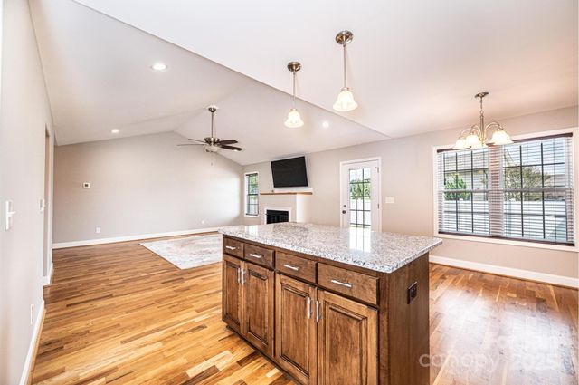 207 S 5th Avenue, Maiden, NC 28650