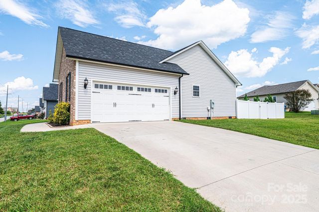 207 S 5th Avenue, Maiden, NC 28650
