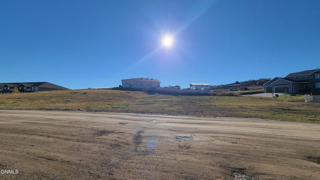 2928 Jude Lane NW, Mandan, ND 58554 photo 5