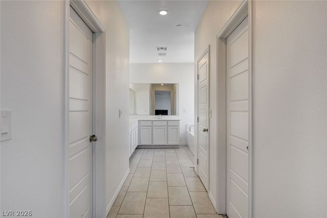 9262 Aiden Valley Avenue, Las Vegas, NV 89143