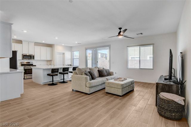 9262 Aiden Valley Avenue, Las Vegas, NV 89143