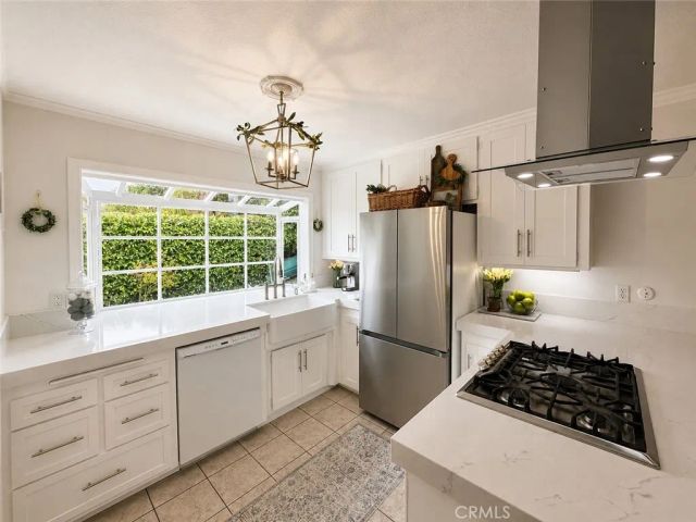 26261 Veva Way, Calabasas, CA 91302