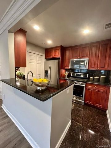 100 Vista View Drive 807, Farmingville, NY 11738