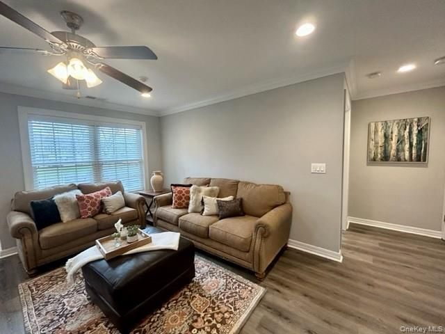 100 Vista View Drive 807, Farmingville, NY 11738