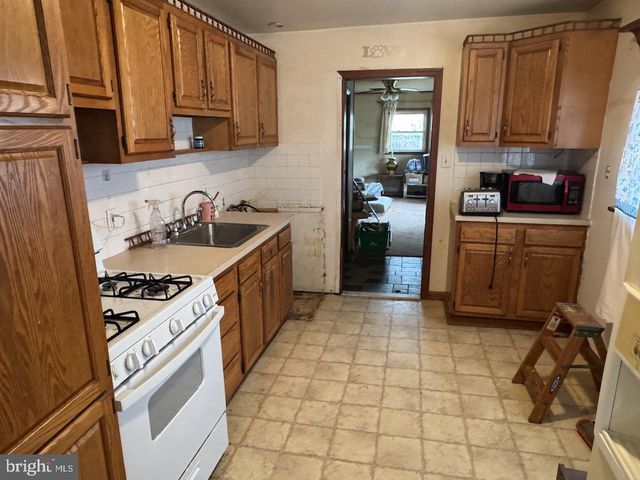 6 WARDOR AVE, New Castle, DE 19720
