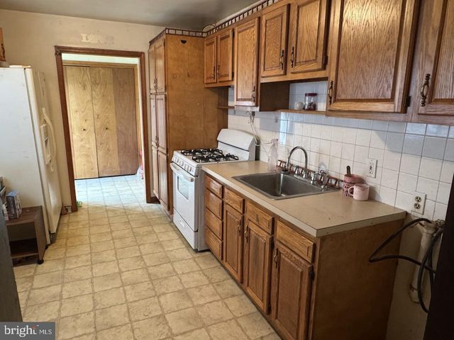 6 WARDOR AVE, New Castle, DE 19720