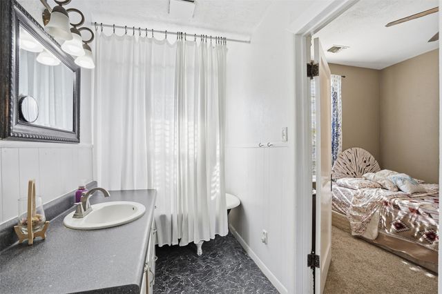 114 S Field Street, Cleburne, TX 76033