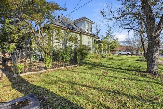 114 S Field Street, Cleburne, TX 76033