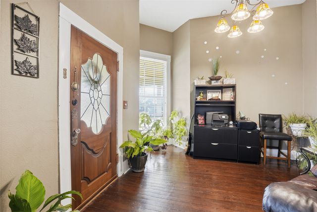 114 S Field Street, Cleburne, TX 76033