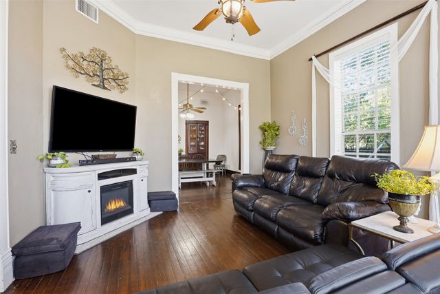 114 S Field Street, Cleburne, TX 76033