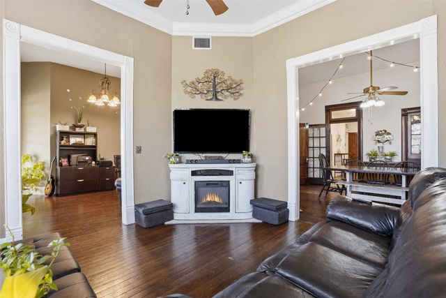 114 S Field Street, Cleburne, TX 76033